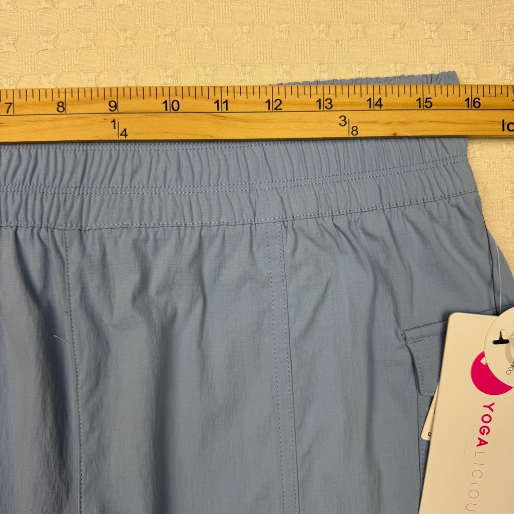 NWT Yogalicious Trekki Trail Path Cargo Shorts Outdoor Commuter Womens L Blue - Picture 4 of 11